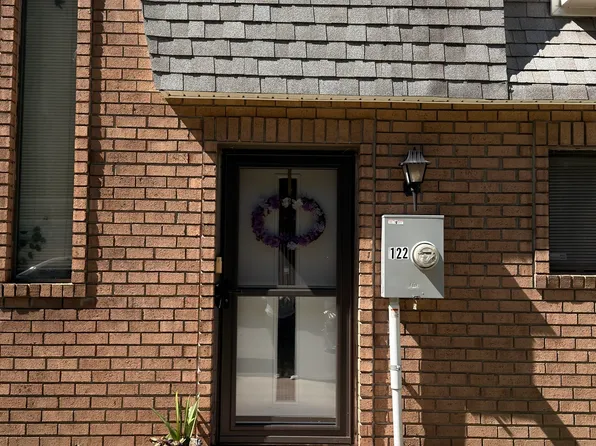 122 Sutton Place #122, Bloomfield, CT 06002