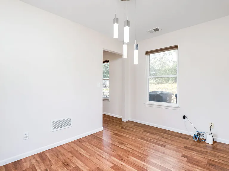 2434 Pinecrest Ave — Photo 5