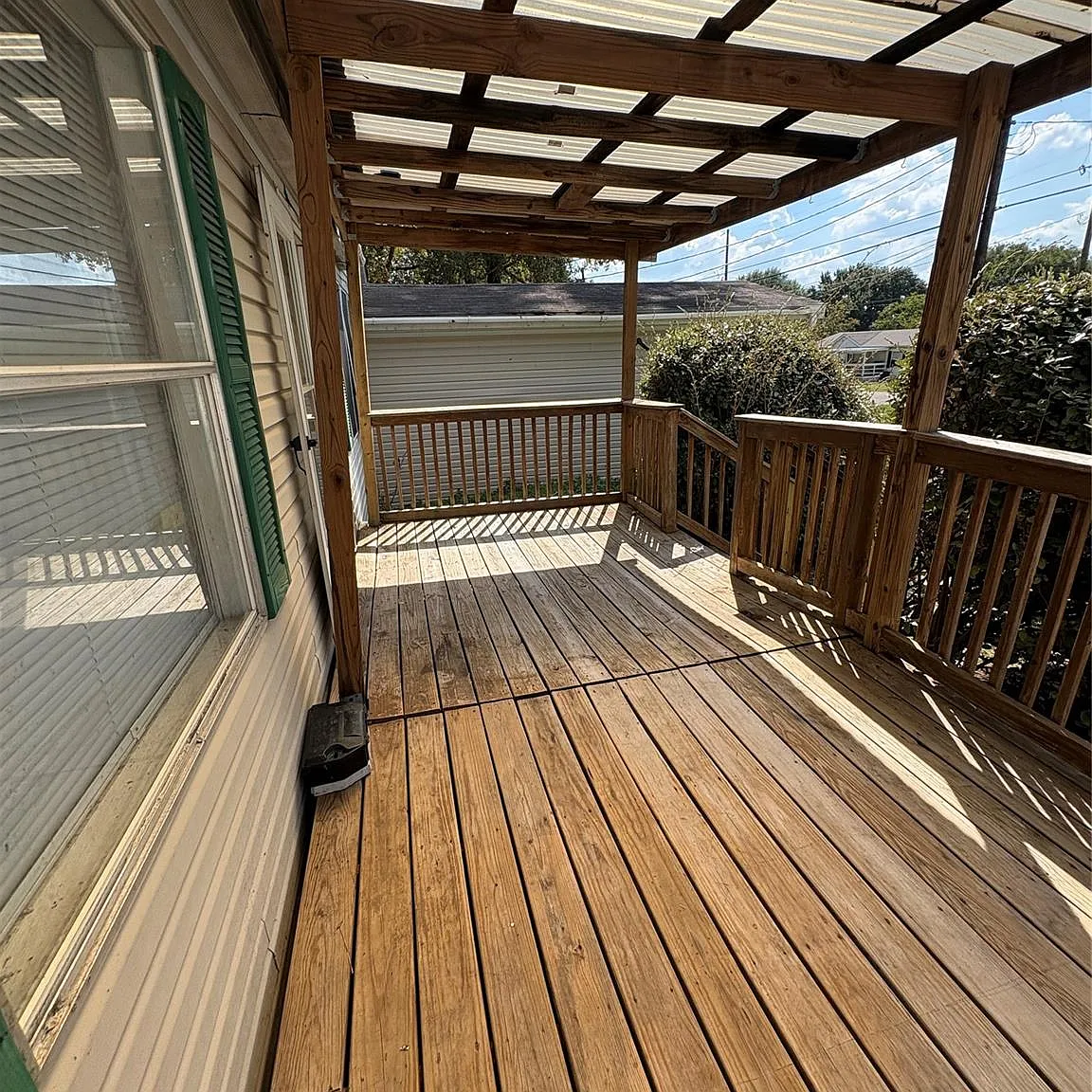 3 bed, 2.0 bath, 1400 sqft, $1,400 — Photo 3