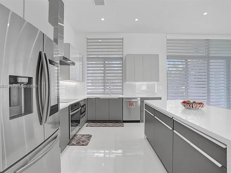 1759 SW 30th Pl — Photo 75