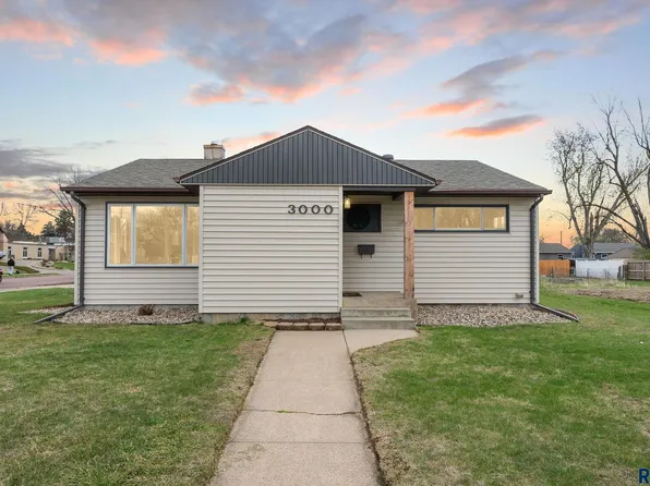 3000 S Lake Ave, Sioux Falls, SD 57105