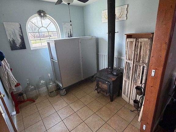4th image of 114 S Walnut St