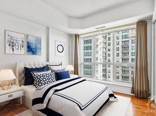 200 Rideau St #1708, Ottawa, ON K1N5Y1
