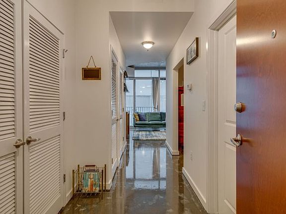 2nd image of 301 Demonbreun St Unit 305