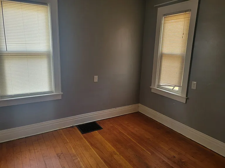 126 Flanders St — Photo 4