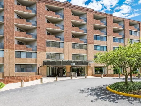 1951 Sagewood Ln #2, Reston, VA 20191