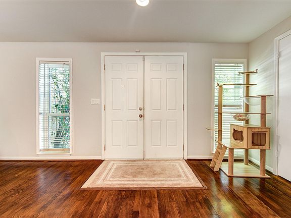 4th image of 3155 Hazel Park Dr