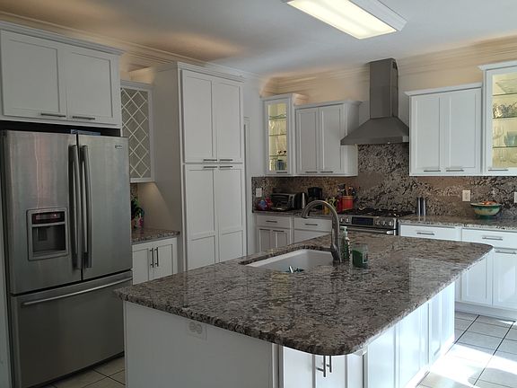 Hood vent and double ovens 