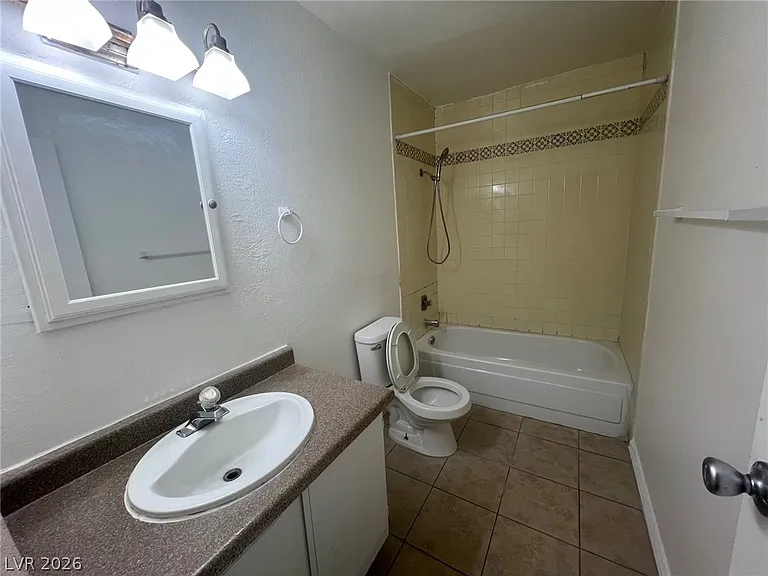2781 Eldora Cir #B — Photo 12