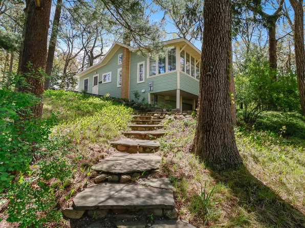 5 S Coronada Ave, Beverly Shores, IN 46301