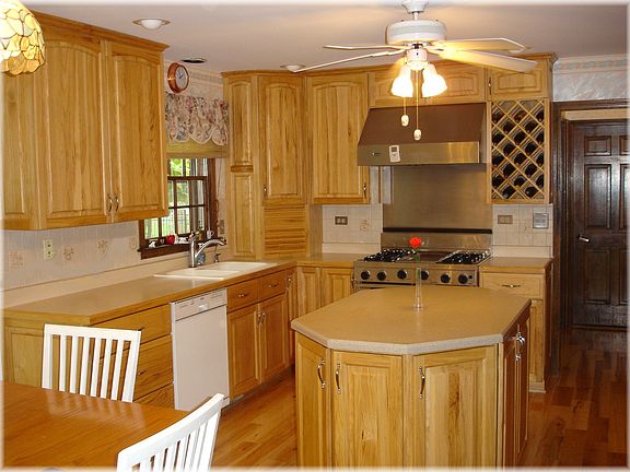 Great Kitchen Note Viking Stove!