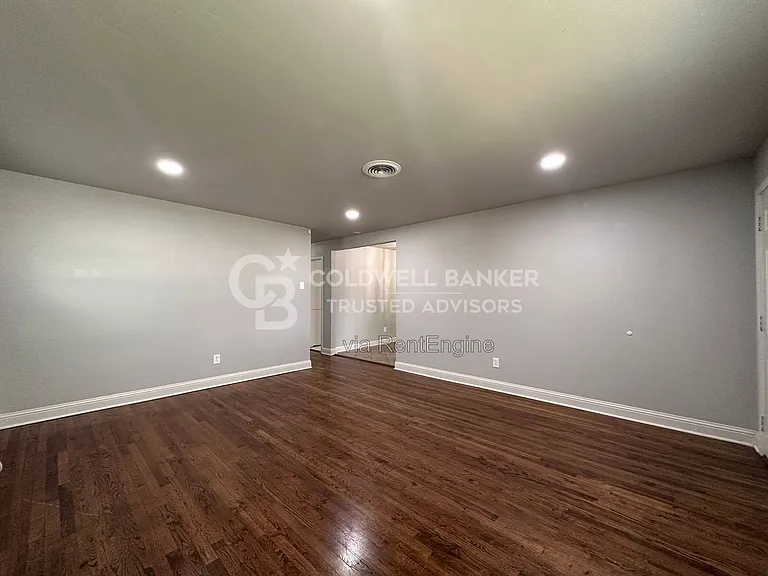 5315 23rd St — Photo 2