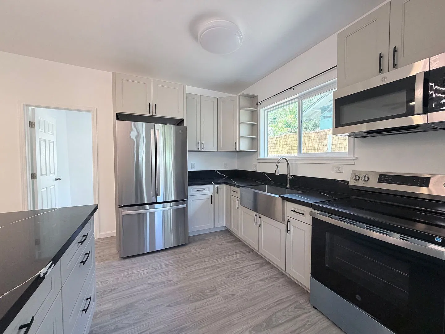 Newly Renovated 2 Bedroom, 1 Bathroom House — Photo 2