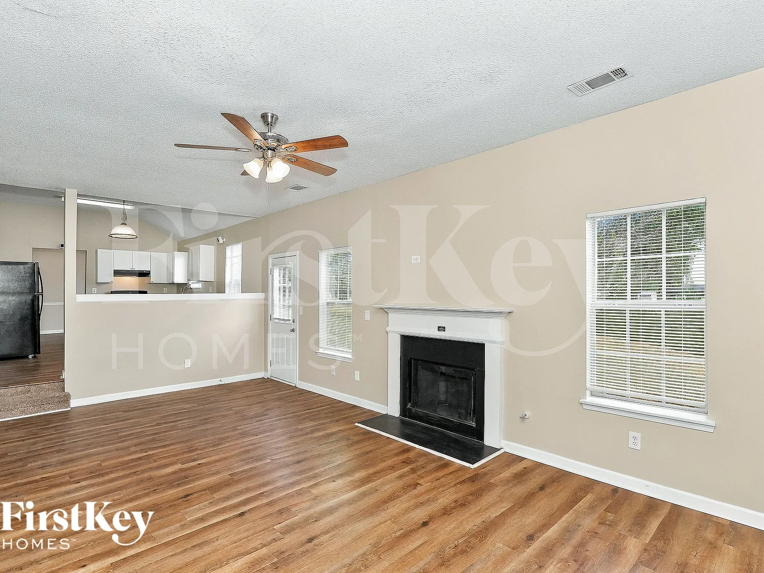 3 bed, 2.5 bath, 2056 sqft, $1,745 — Photo 2
