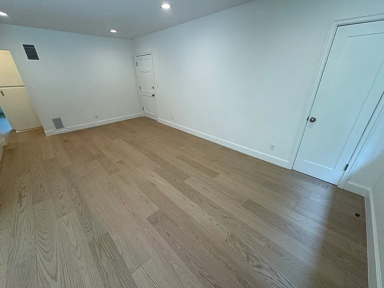 Primrose Ave — Photo 28