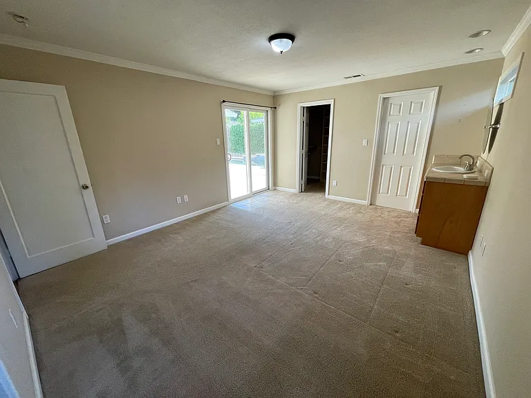 1010 Westway Dr — Photo 13