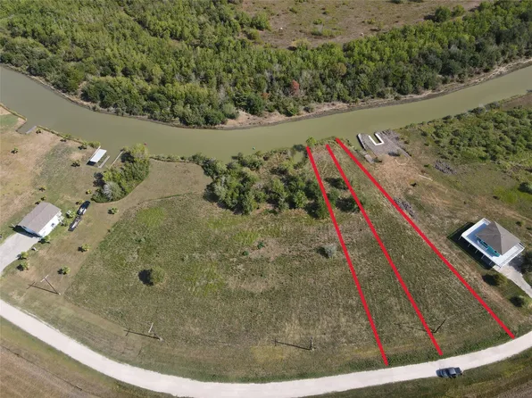 62 Bayou Ave #63, Anahuac, TX 77514