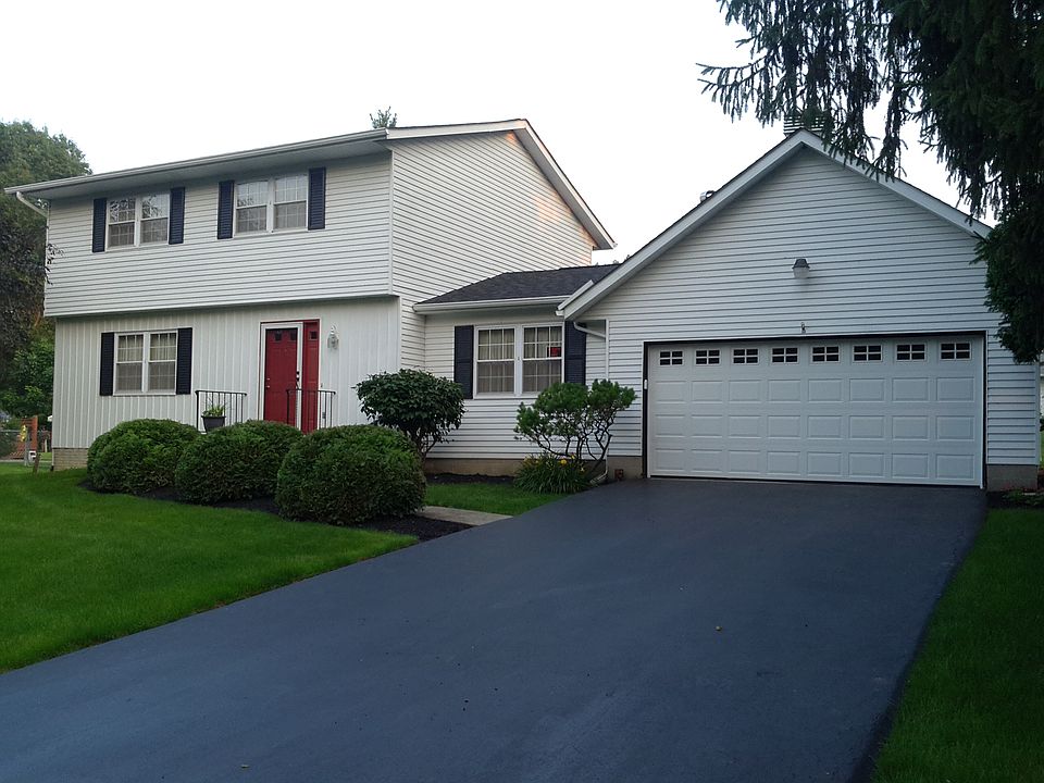 1st image of 170 Laurel Drive