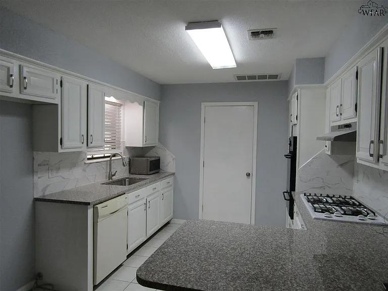 4706 Catalina Dr — Photo 4
