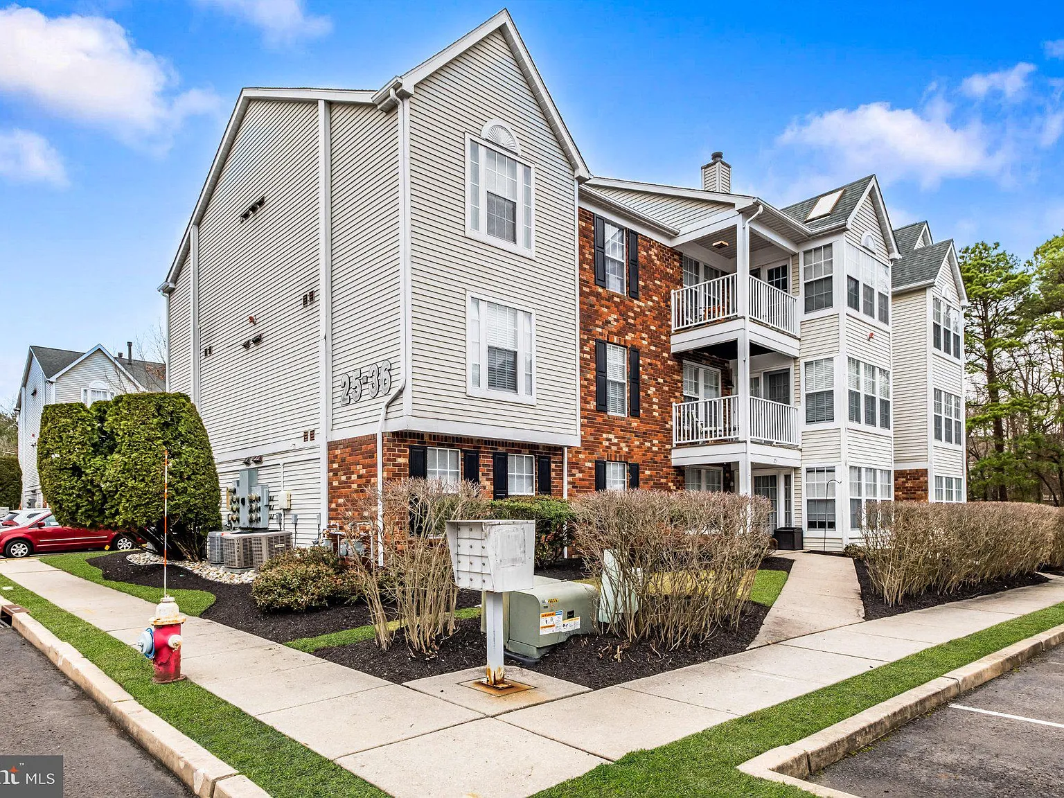 2 bed, 2.0 bath, 1147 sqft, $2,200 — Photo 3