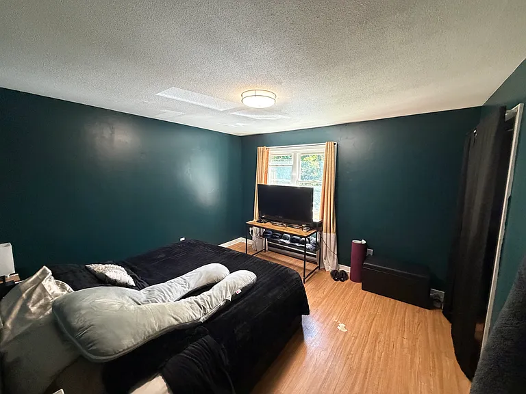 308-310 Long Plain Rd — Photo 13