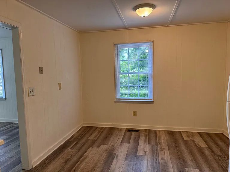 2218 Dixon St — Photo 5