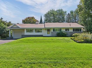 18 Honey Gables Dr, Ottawa, ON K1V1H5