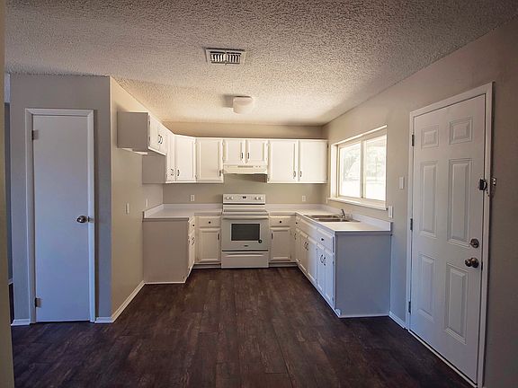 902 S 40th - Kitchen_08252022