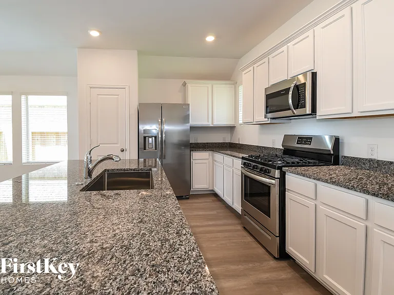 712 Willow Harbor Ln — Photo 8