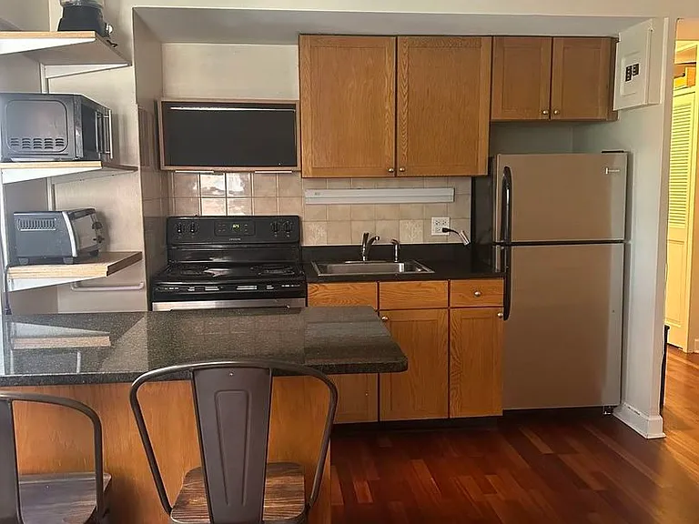 4970 N Marine Dr #528 — Photo 4