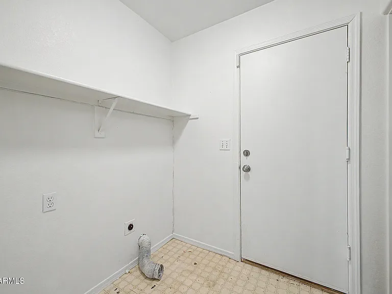 1830 N Center Ave — Photo 16