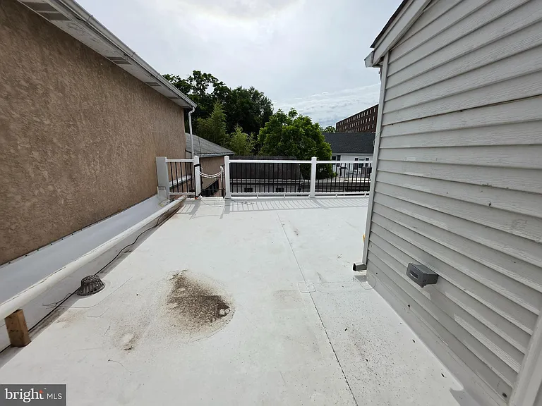 8 N York Rd — Photo 16
