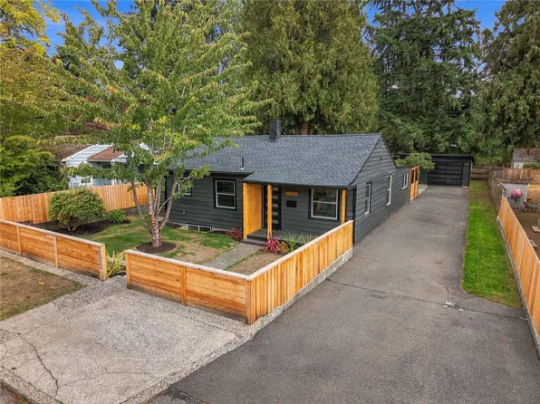 15822 26th Avenue NE, Shoreline, WA 98155