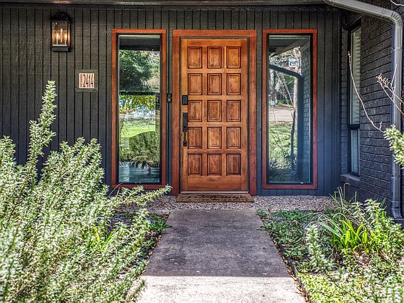 4th image of 2414 E Rosedale Dr