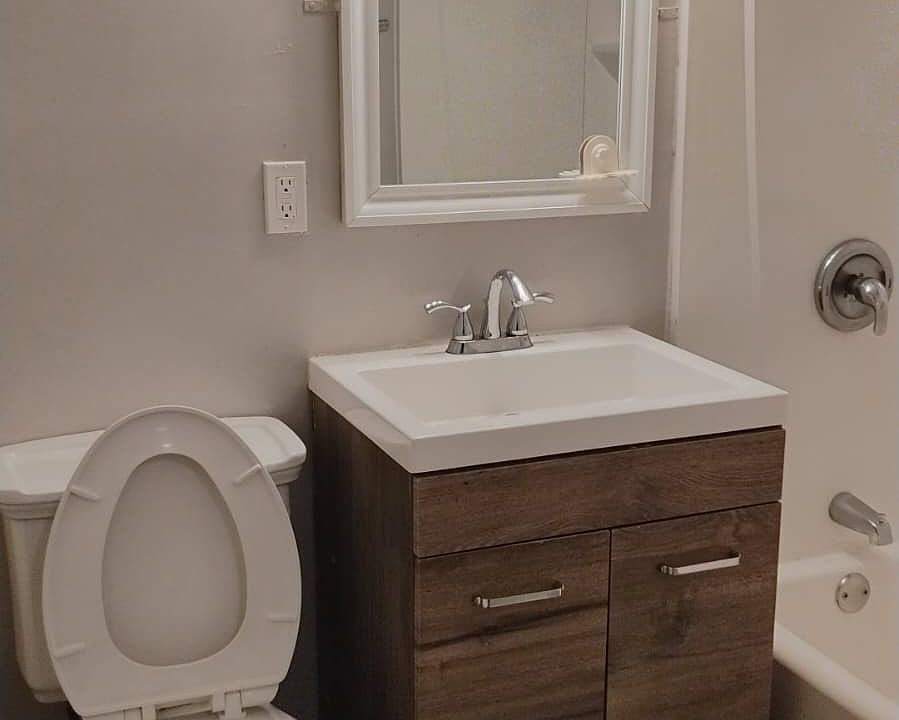 1st image of 17 Marshall St #24