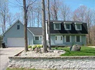 13657 N Forest Dr, Charlevoix, MI 49720