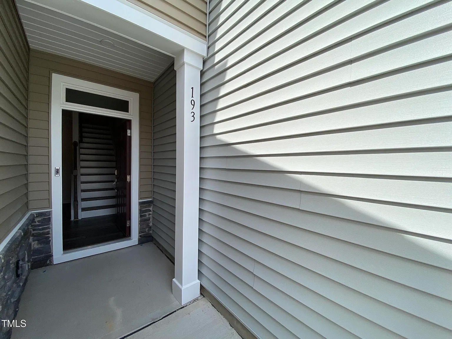 3 bed, 2.5 bath, 1950 sqft, $2,100 — Photo 3