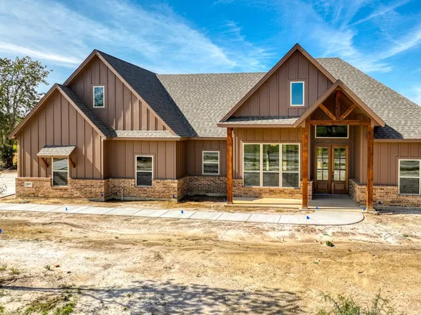 1037 Churchill Ln, Millsap, TX 76066