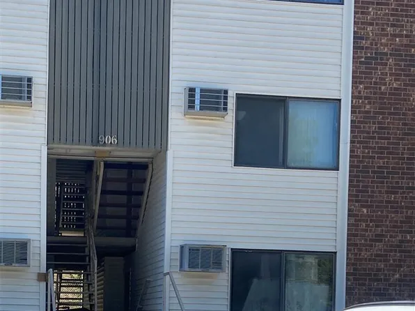 906 Benton Dr APT 32, Iowa City, IA 52246