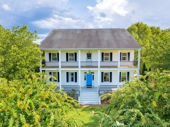 618 Rivanna Woods Dr, Fork Union, VA 23055