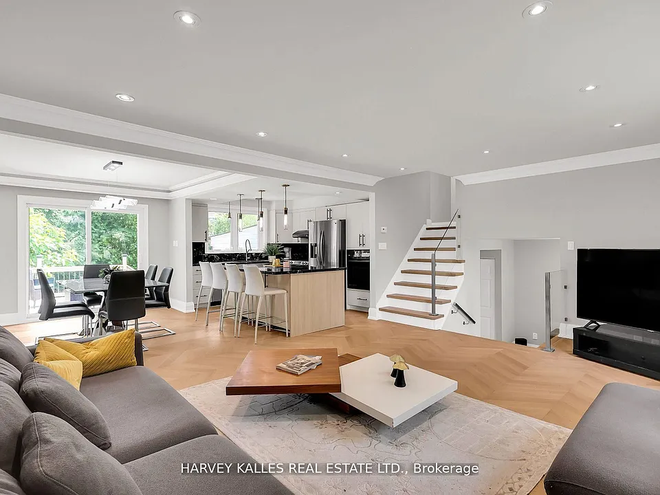 16 Wedgeport Pl