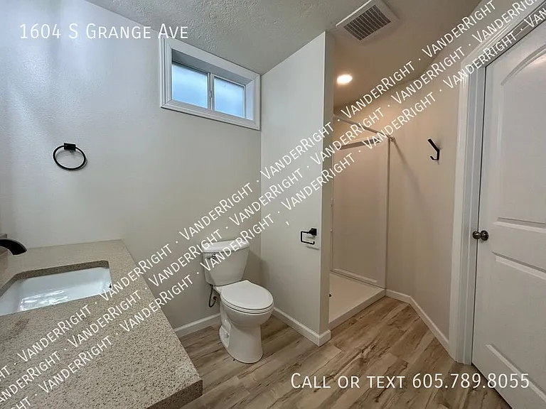 1604 S Grange Ave — Photo 2