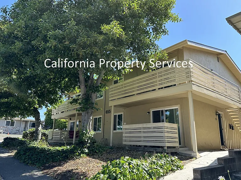 655 Couper Dr #D — Photo 2