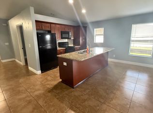 822 NE 15th Ln, Cape Coral, FL 33909