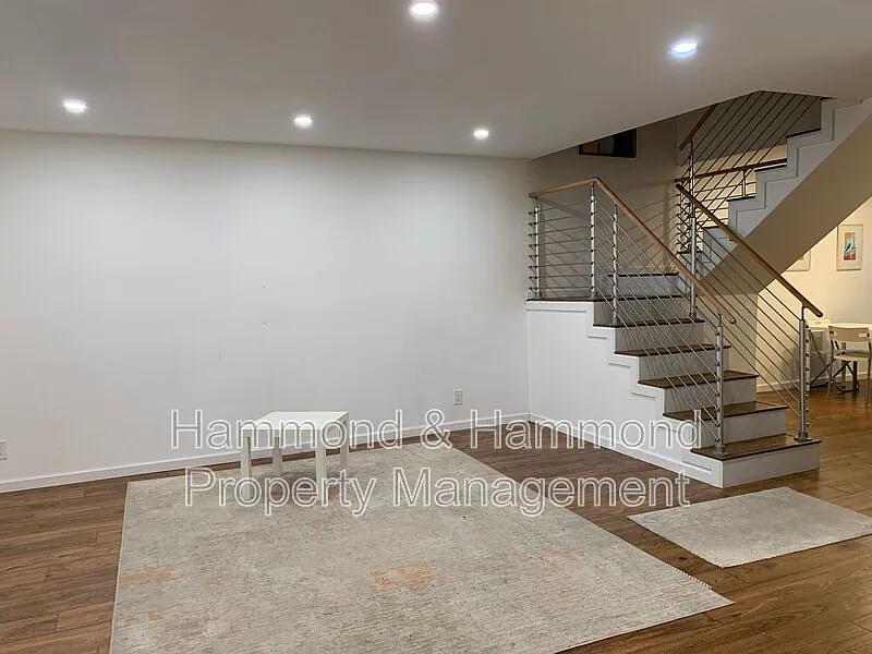 3 bed, 2.5 bath, 1318 sqft, $3,995 — Photo 3