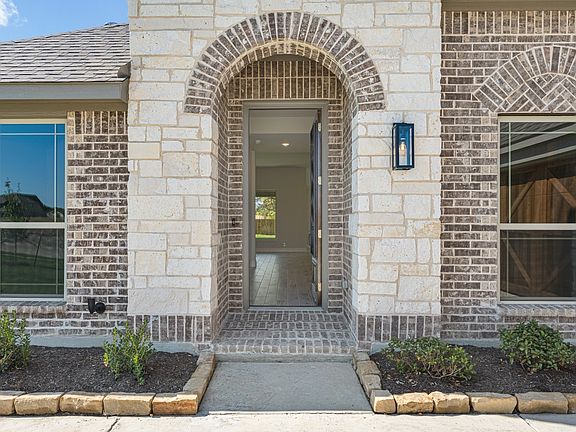 4th image of 763 Crystal Lake Ln