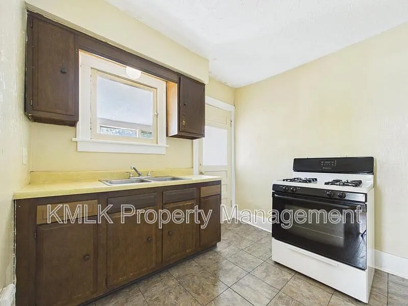 1 bed, 1.0 bath, 500 sqft, $795 — Photo 3