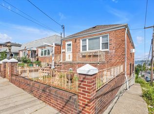 125-21 5th Ave, College Pt, NY 11356