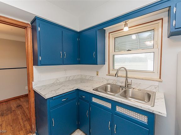 5th image of 6130 Westminster Dr