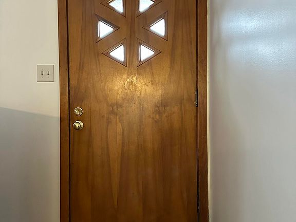 3rd image of 294 Maple Hollow Rd